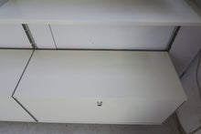 Load image into Gallery viewer, Wall shelf system 606 by Dieter Rams Vitsoe