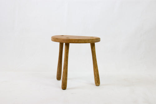 Stool in solid oak