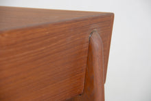 Load image into Gallery viewer, Freistehender Teak Schreibtisch von Svend Aage Madsen für Sigurd Hansen, 1958