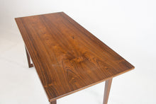 Load image into Gallery viewer, Dänischer Vintage Palisander Couchtisch mit Kufenbeinen