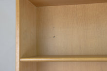 Load image into Gallery viewer, Eichenholz Schrank von Hans J. Wegner für Ry Mobler, 1960er