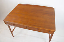Load image into Gallery viewer, Freistehender Teak Schreibtisch von Svend Aage Madsen für Sigurd Hansen, 1958