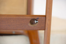 Load image into Gallery viewer, Freistehender Teak Schreibtisch von Svend Aage Madsen für Sigurd Hansen, 1958